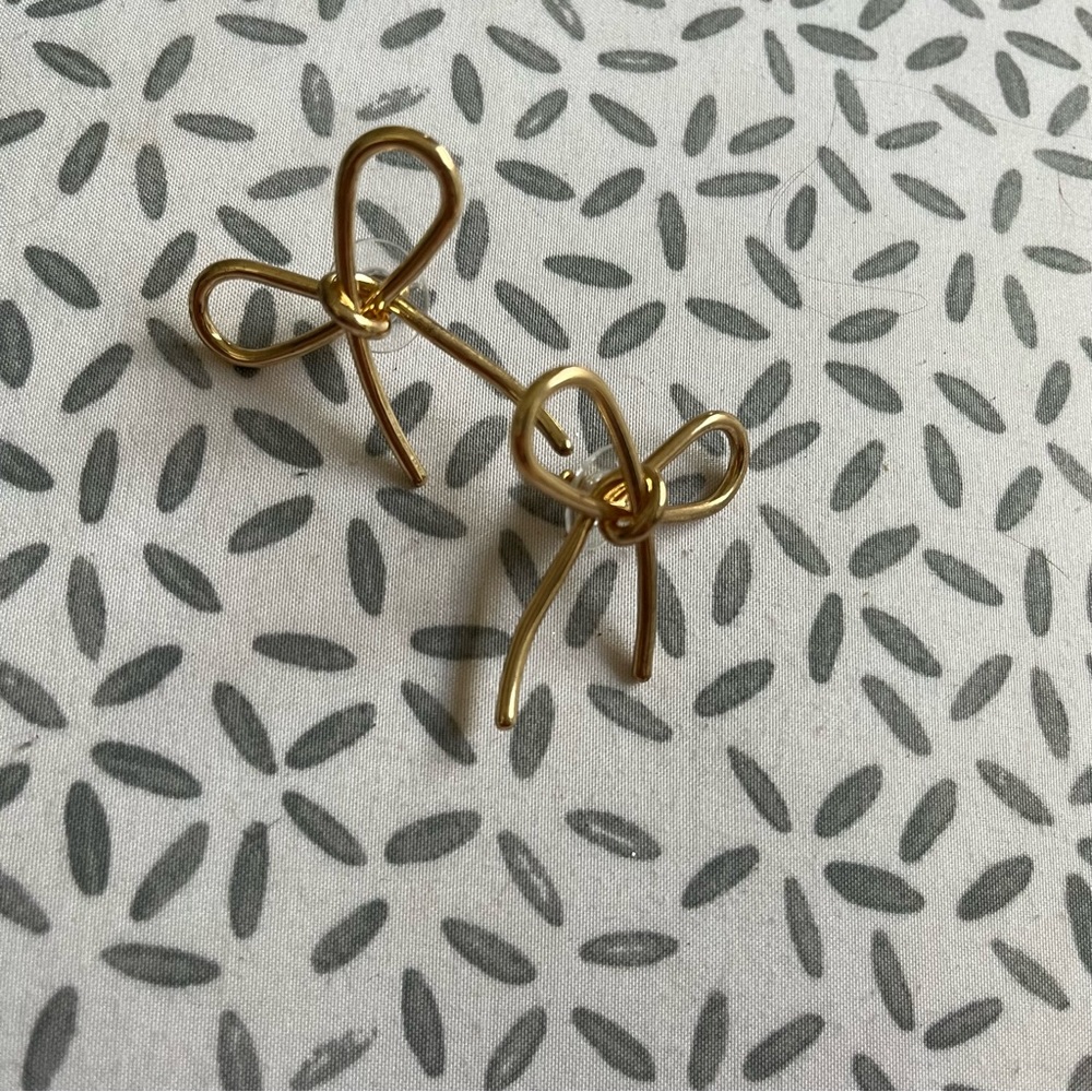 Bow gold earrings
